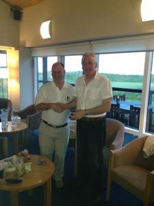 Peter nearest the pin Seapoint 2013.JPG