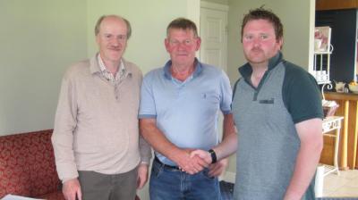 Alan nearest the pin Ardee 18.JPG